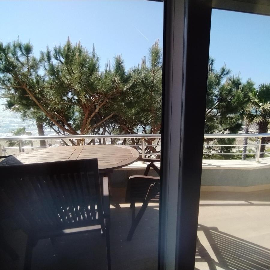 Mia'S Sea View Apartment Golem  Bagian luar foto