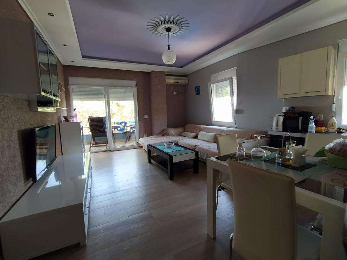 Mia'S Sea View Apartment Golem  Bagian luar foto