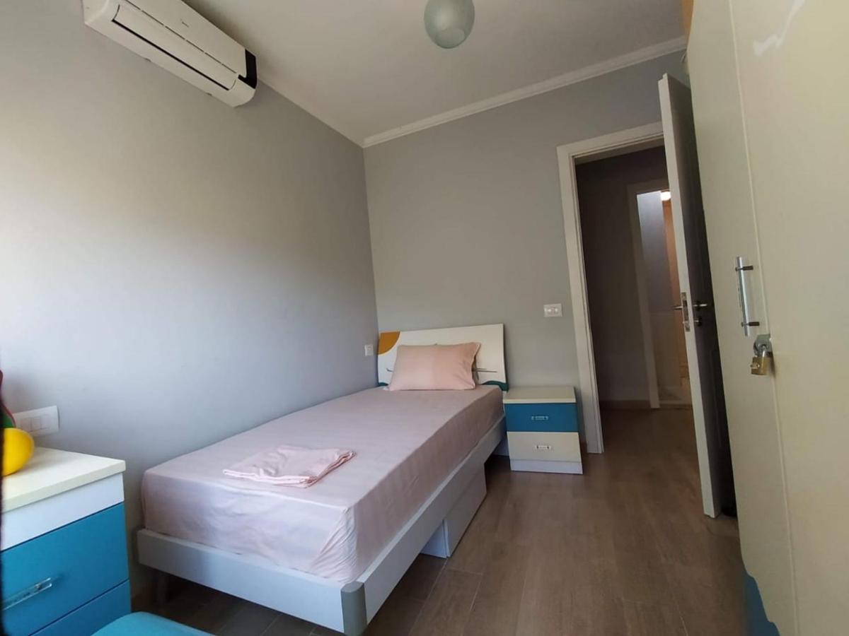 Mia'S Sea View Apartment Golem  Bagian luar foto
